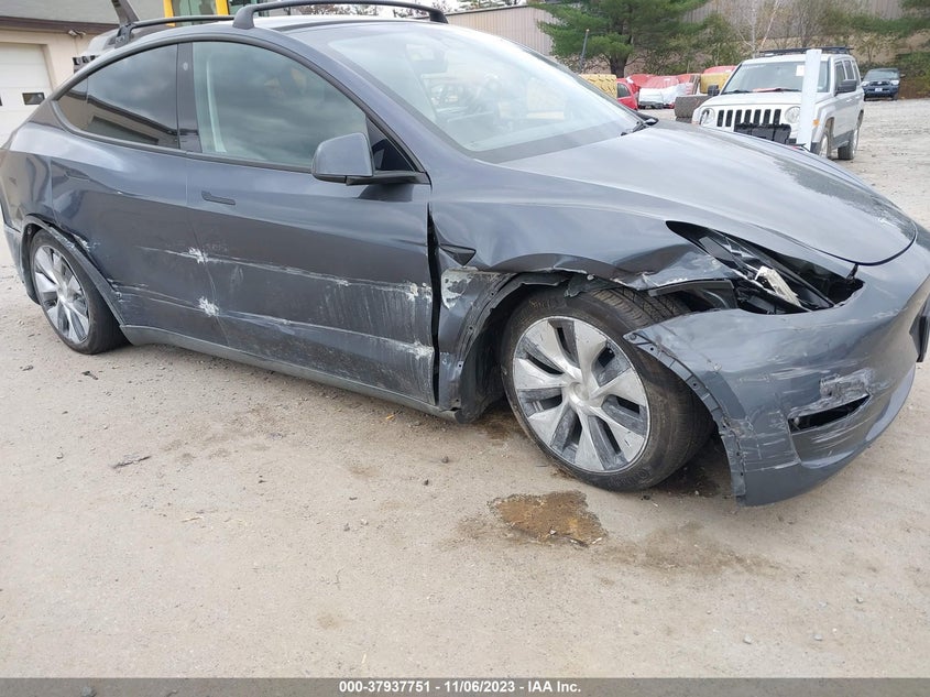 VIN 7SAYGDEE9PA056119 2023 TESLA MODEL Y