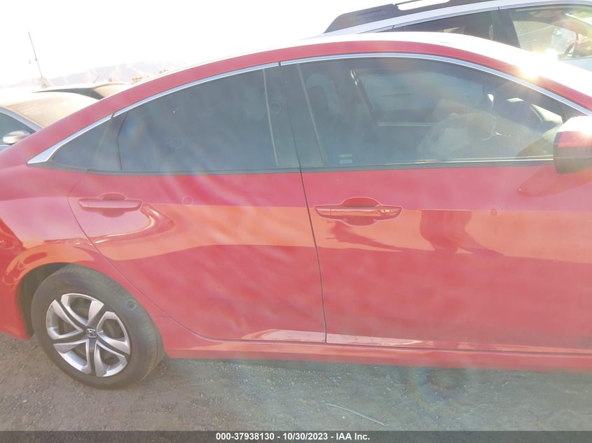 VIN 2HGFC2F52JH600940 2018 HONDA CIVIC LX