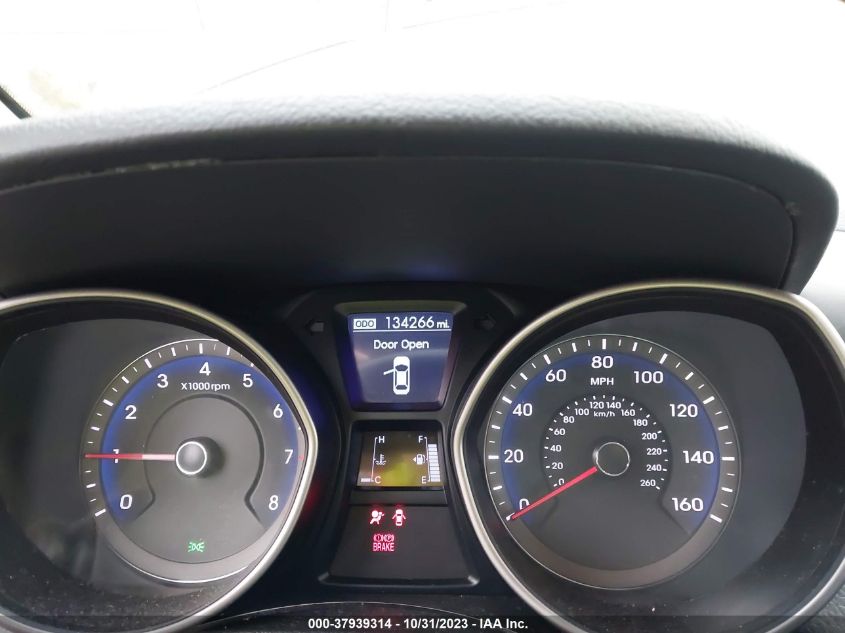2013 HYUNDAI ELANTRA GT W/BLUE INT - KMHD35LE5DU033485