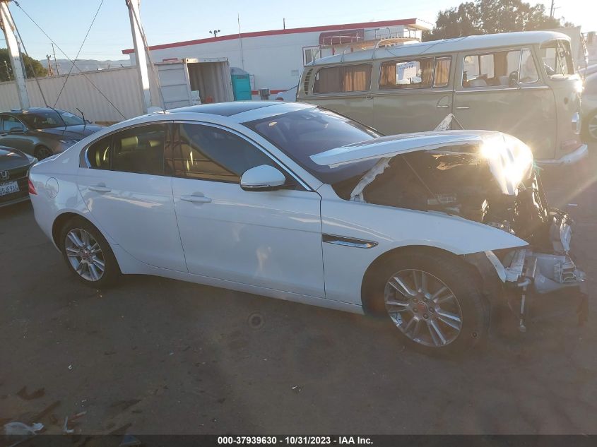 VIN SAJAD4FX8JCP37713 2018 JAGUAR XE PREMIUM