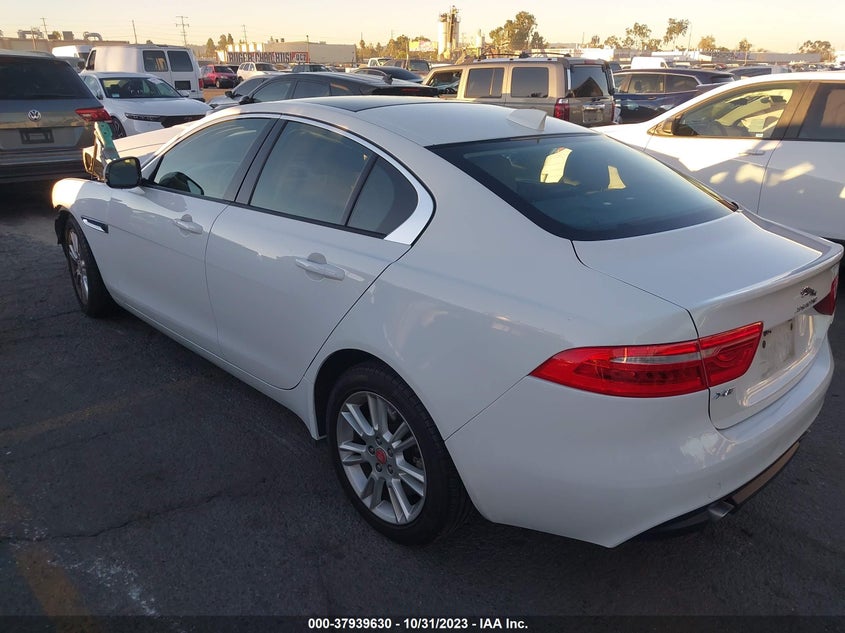 VIN SAJAD4FX8JCP37713 2018 JAGUAR XE PREMIUM