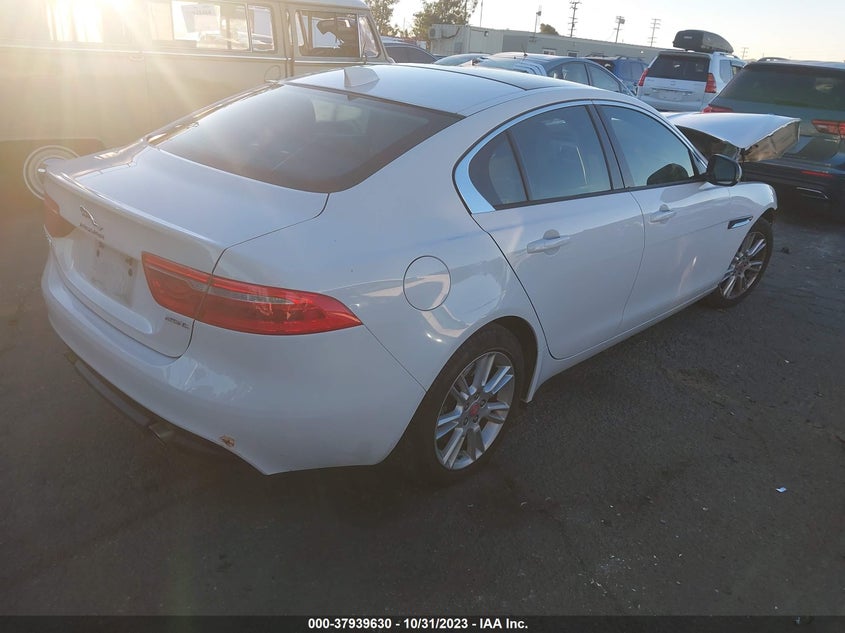 VIN SAJAD4FX8JCP37713 2018 JAGUAR XE PREMIUM