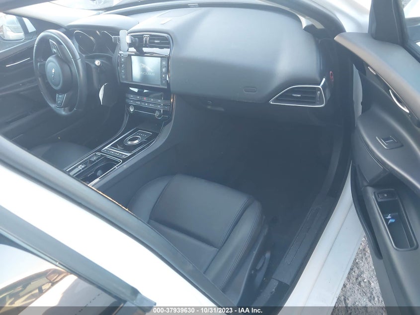 VIN SAJAD4FX8JCP37713 2018 JAGUAR XE PREMIUM