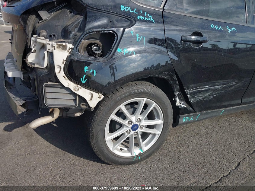 VIN 1FADP3K28JL273545 2018 FORD FOCUS SE