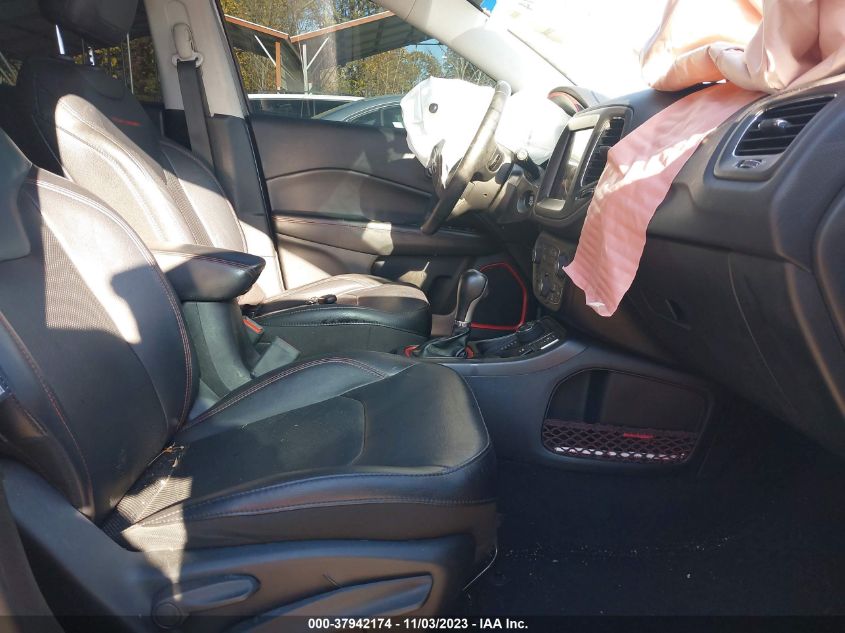 VIN 3C4NJDDB9KT629039 2019 JEEP COMPASS TRAILHAWK