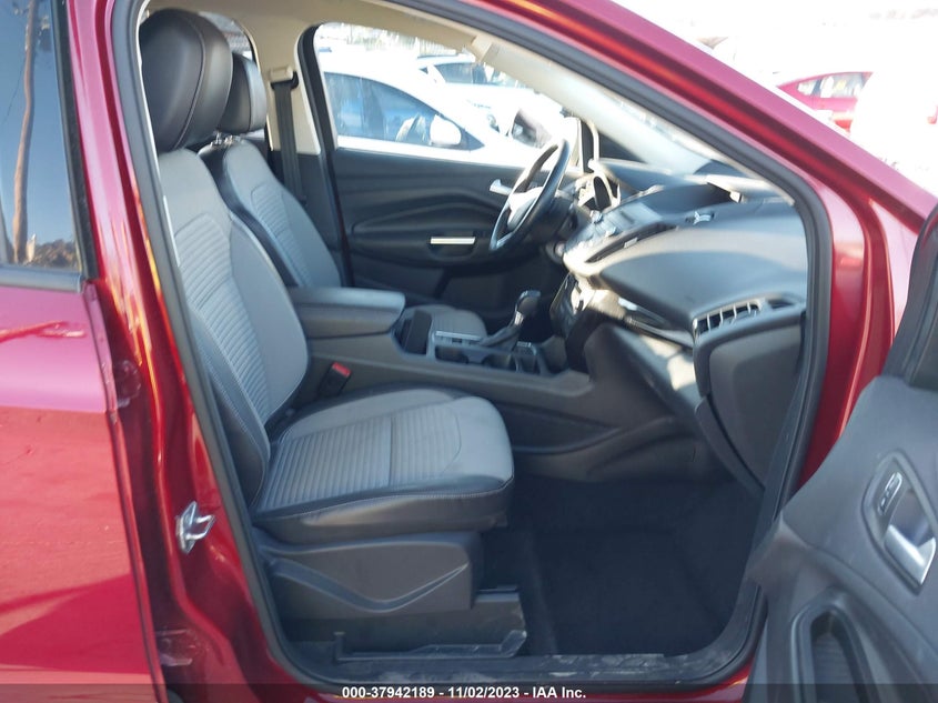 VIN 1FMCU0GD7HUE09087 2017 FORD ESCAPE SE