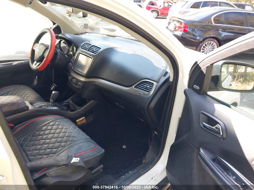 VIN 3C4PDCGG0JT324884 2018 DODGE JOURNEY CROSSROAD