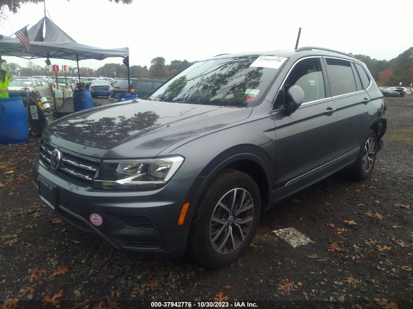 3VV2B7AX5LM066439 Volkswagen Tiguan SE/SEL/SE R-LINE BLACK 2