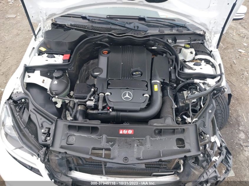 2014 MERCEDES-BENZ C 250 LUXURY/SPORT - WDDGF4HB1ER302108