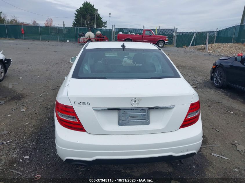 2014 MERCEDES-BENZ C 250 LUXURY/SPORT - WDDGF4HB1ER302108