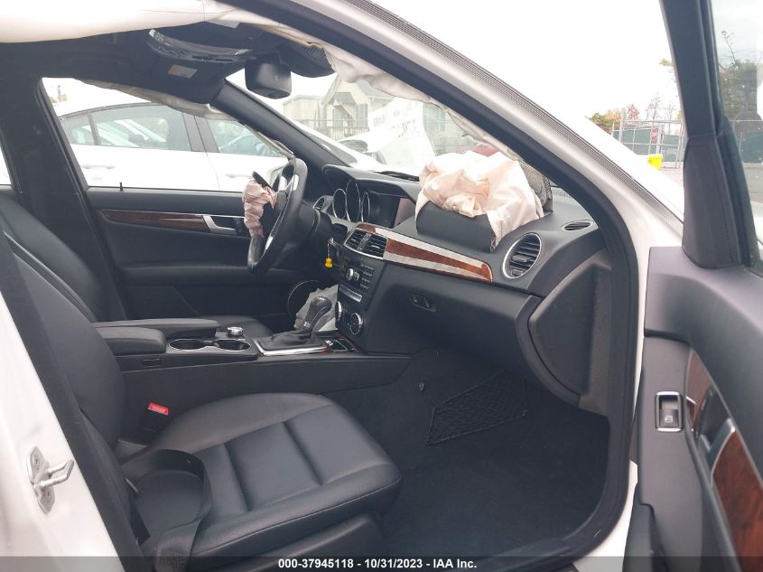 2014 MERCEDES-BENZ C 250 LUXURY/SPORT - WDDGF4HB1ER302108