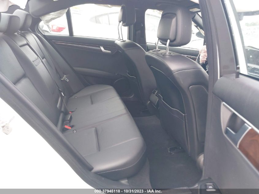 2014 MERCEDES-BENZ C 250 LUXURY/SPORT - WDDGF4HB1ER302108