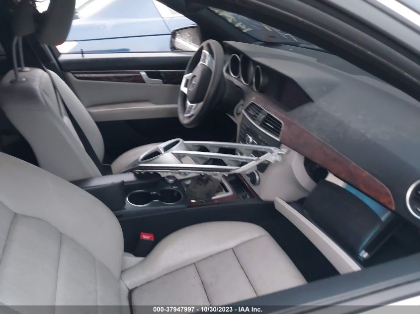 2013 MERCEDES-BENZ C 300 LUXURY 4MATIC - WDDGF8AB8DR271715