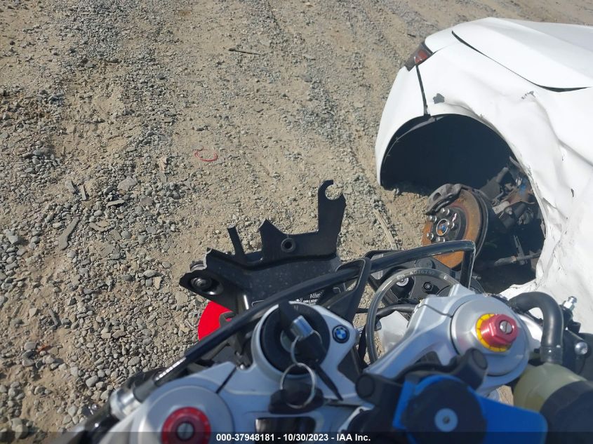 2015 BMW S 1000 RR - WB10D2104FZ351610