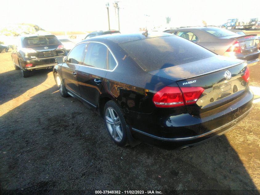 2015 VOLKSWAGEN PASSAT SEL - 1VWCV7A38FC065005