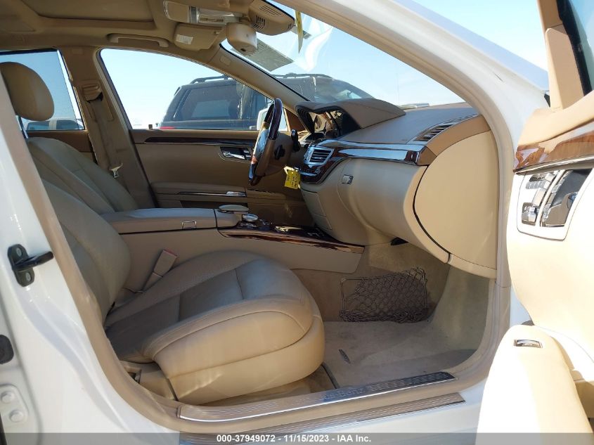 2013 MERCEDES-BENZ S 550 WDDNG7DB0DA527757