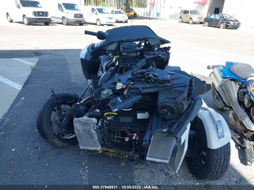 2020 CAN-AM SPYDER ROADSTER RT/RT LIMITED 2BXNBDD26LV000797