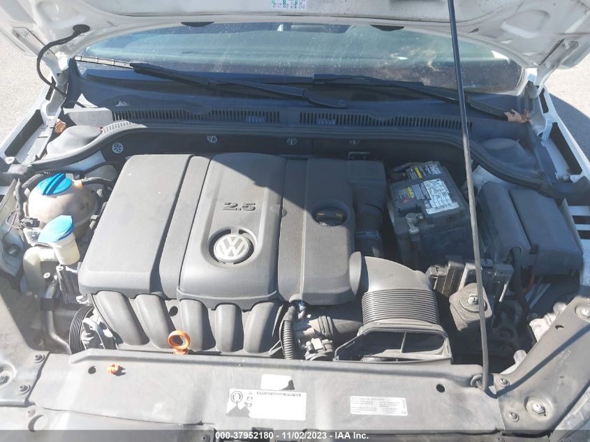 2013 VOLKSWAGEN JETTA SE - 3VWDP7AJ2DM277326