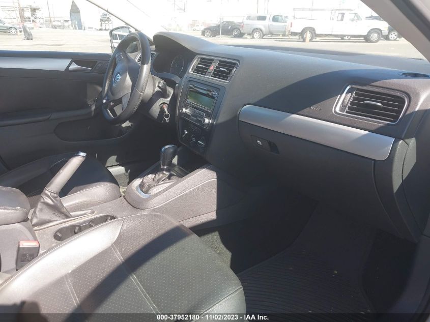 2013 VOLKSWAGEN JETTA SE - 3VWDP7AJ2DM277326