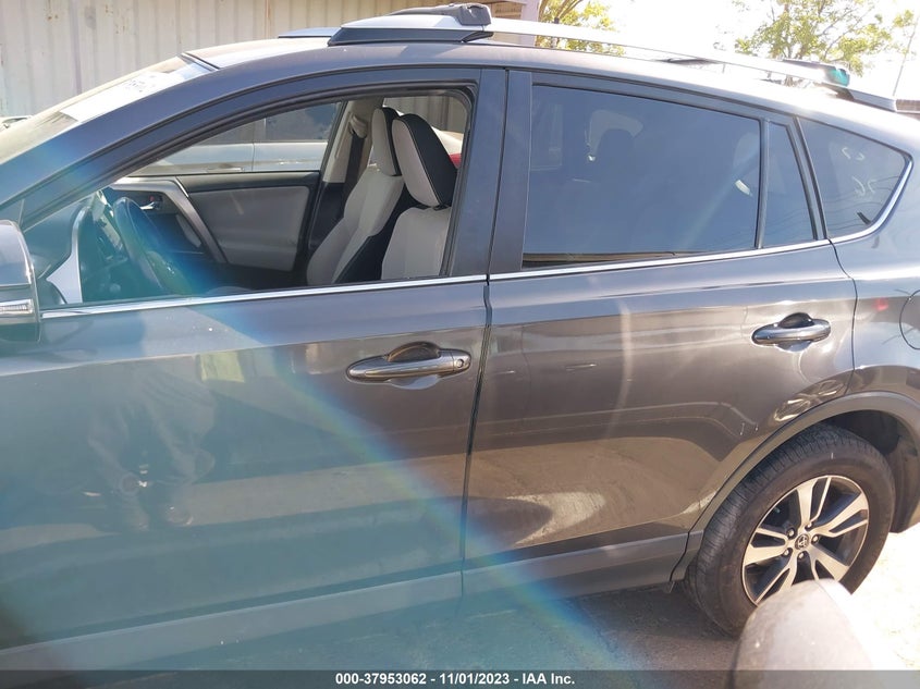 VIN JTMWFREV8HJ702526 2017 TOYOTA RAV4 XLE