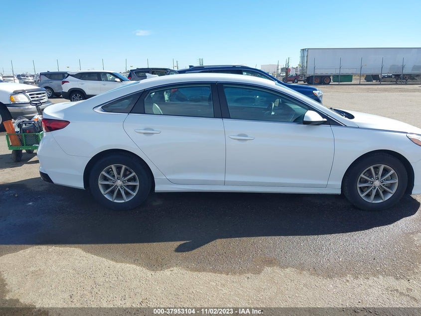 VIN 5NPE24AF2KH801335 2019 HYUNDAI SONATA SE