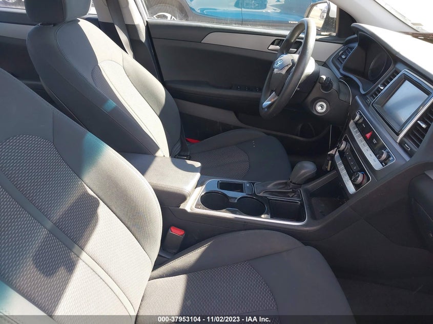 VIN 5NPE24AF2KH801335 2019 HYUNDAI SONATA SE