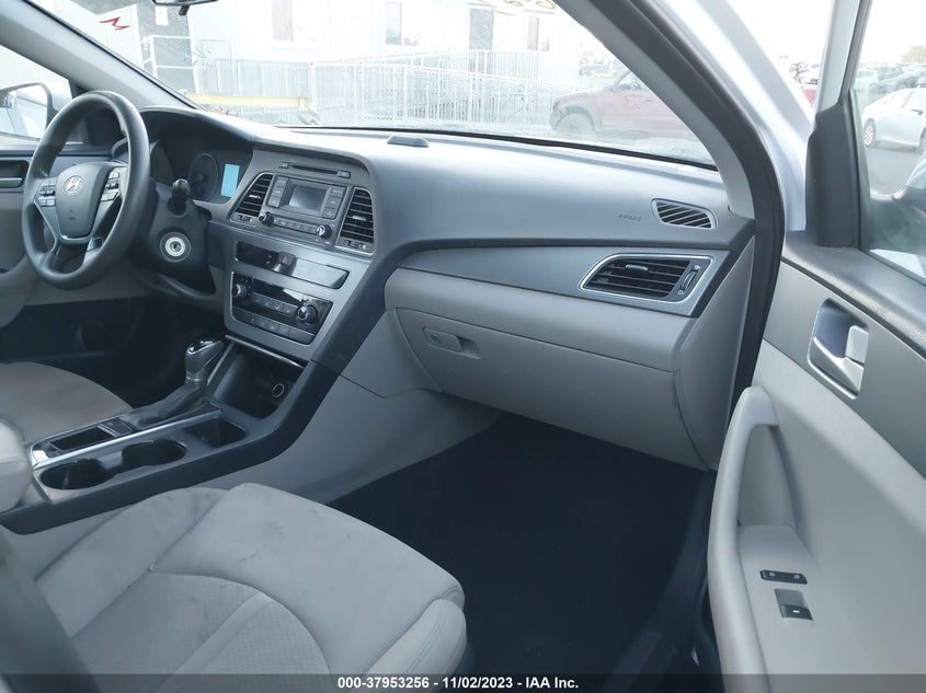 VIN 5NPE24AF7HH498156 2017 HYUNDAI SONATA SE