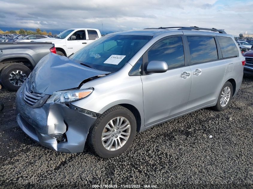 5TDYZ3DC3HS802064 2017 TOYOTA SIENNA, photo no. 2