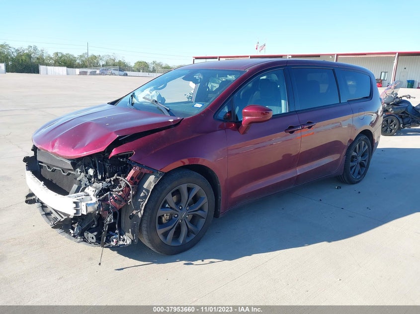 VIN 2C4RC1FG8JR315225 2018 CHRYSLER PACIFICA TOURING PLUS