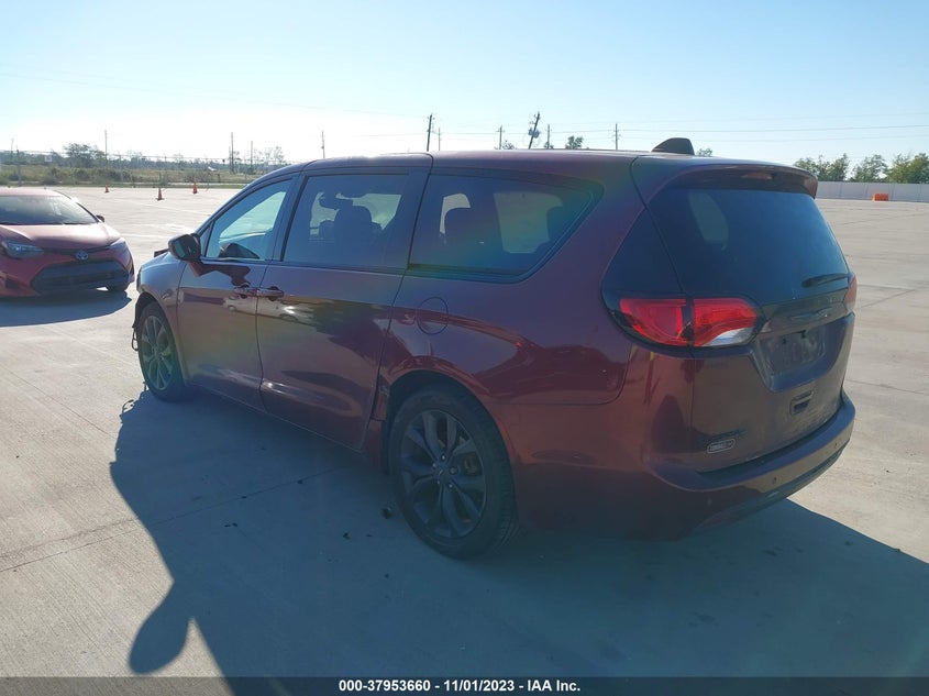 VIN 2C4RC1FG8JR315225 2018 CHRYSLER PACIFICA TOURING PLUS