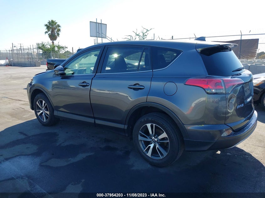 VIN JTMWFREV9JJ724427 2018 TOYOTA RAV4 XLE