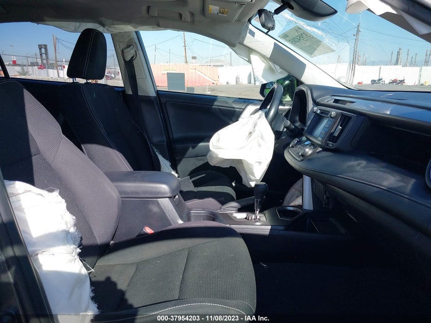 VIN JTMWFREV9JJ724427 2018 TOYOTA RAV4 XLE