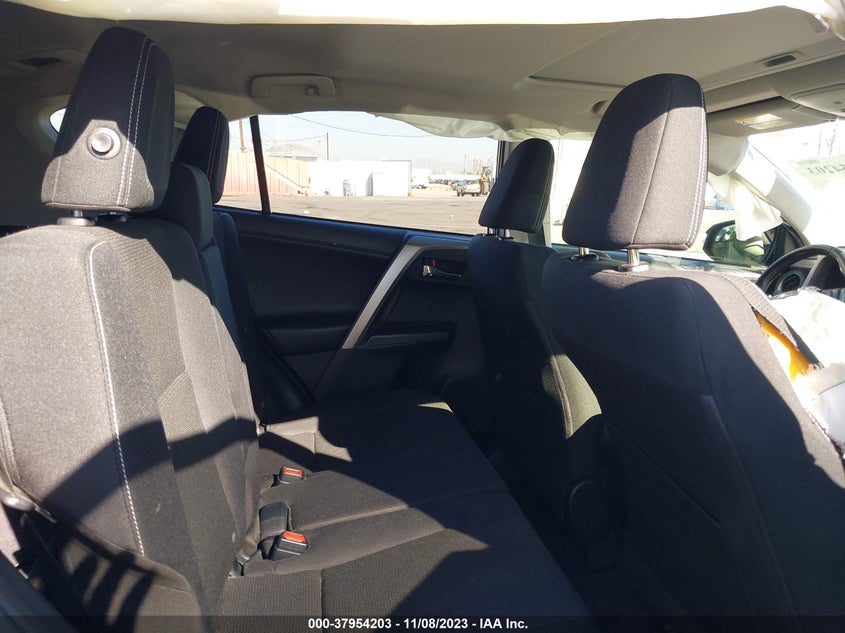 VIN JTMWFREV9JJ724427 2018 TOYOTA RAV4 XLE
