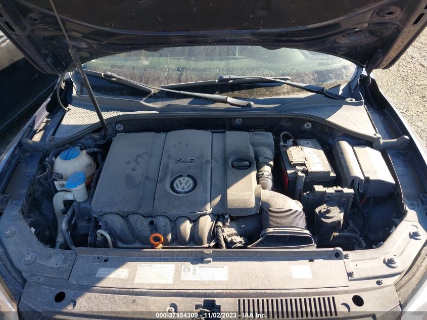 2013 VOLKSWAGEN PASSAT S - 1VWAH7A34DC144716