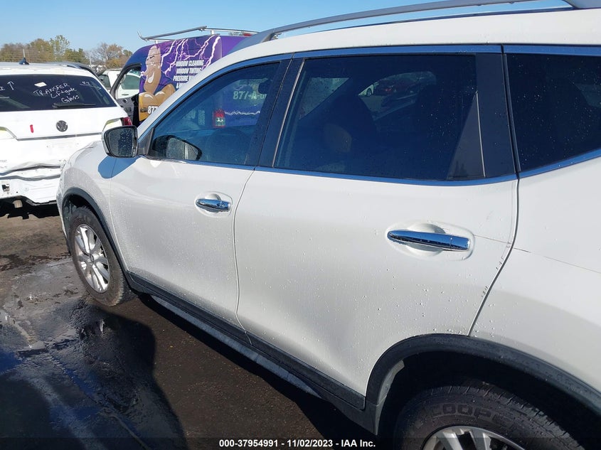 VIN KNMAT2MT4HP571084 2017 NISSAN ROGUE SV