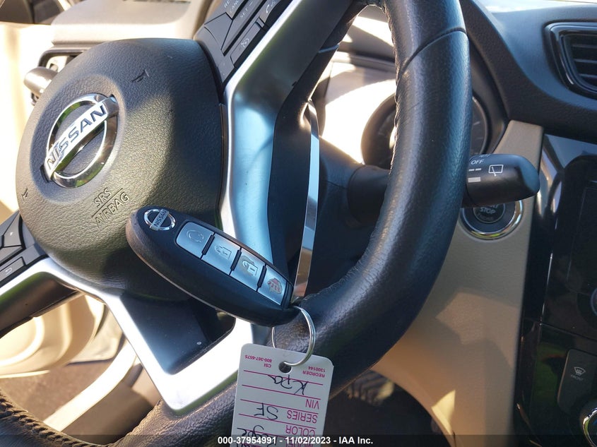 VIN KNMAT2MT4HP571084 2017 NISSAN ROGUE SV