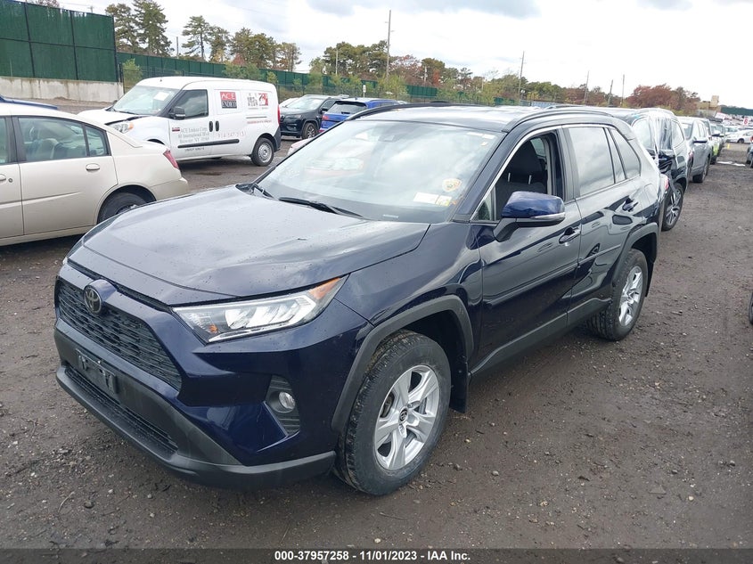VIN JTMP1RFV4MD077892 2021 TOYOTA RAV4 XLE