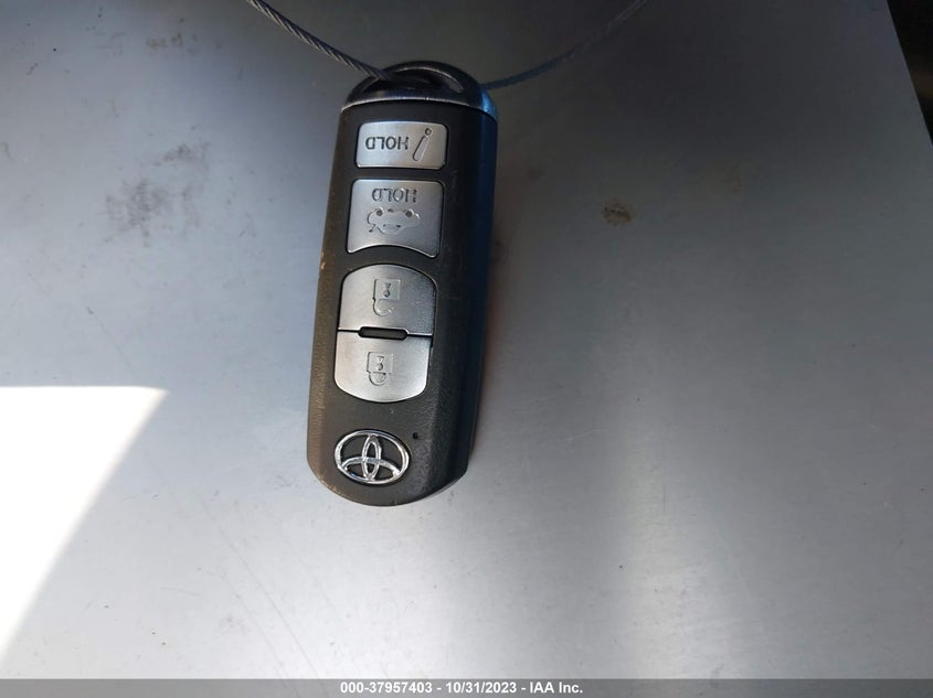 VIN 3MYDLBYV5JY327765 2018 TOYOTA YARIS IA