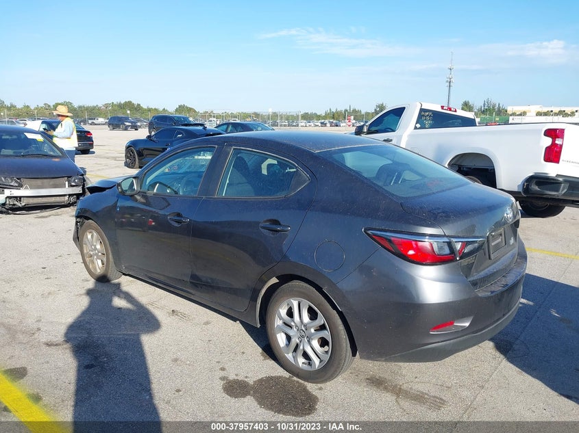 VIN 3MYDLBYV5JY327765 2018 TOYOTA YARIS IA