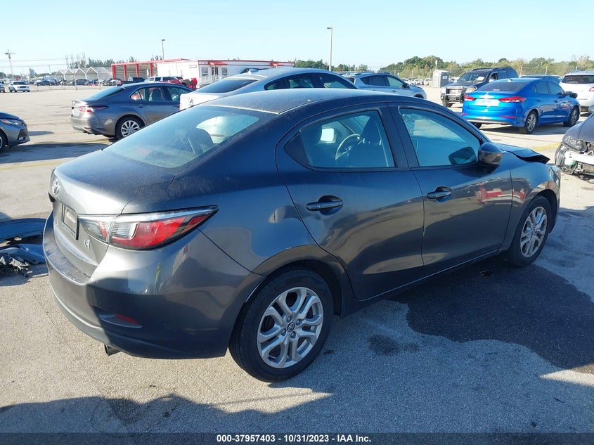 VIN 3MYDLBYV5JY327765 2018 TOYOTA YARIS IA