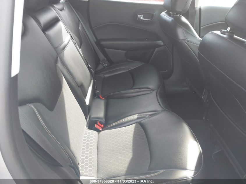VIN 3C4NJDBB2LT148621 2020 JEEP COMPASS LATITUDE 4X4