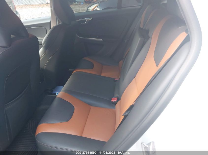 2016 VOLVO V60 CROSS COUNTRY T5 YV4612HK2G1006229