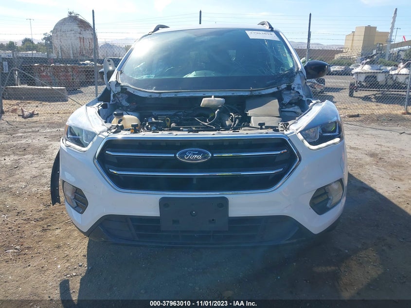 VIN 1FMCU0GD9KUA80562 2019 FORD ESCAPE SE