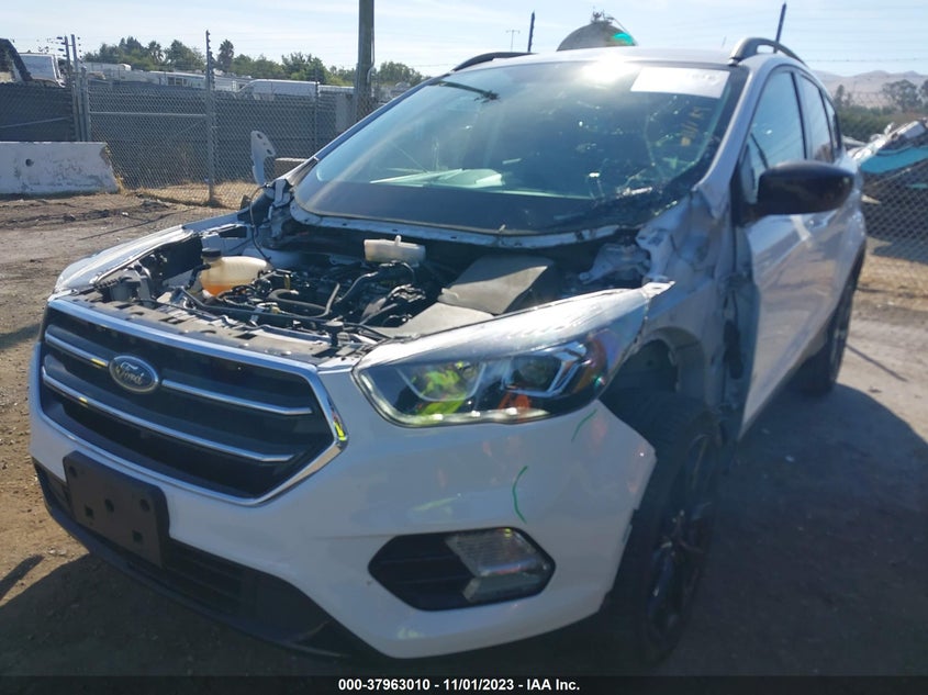 VIN 1FMCU0GD9KUA80562 2019 FORD ESCAPE SE