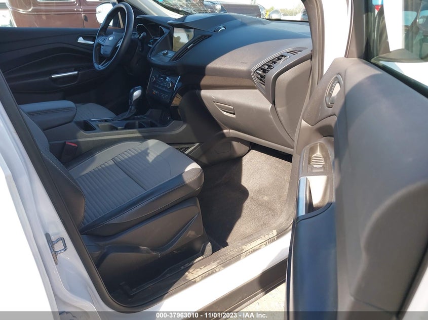 VIN 1FMCU0GD9KUA80562 2019 FORD ESCAPE SE