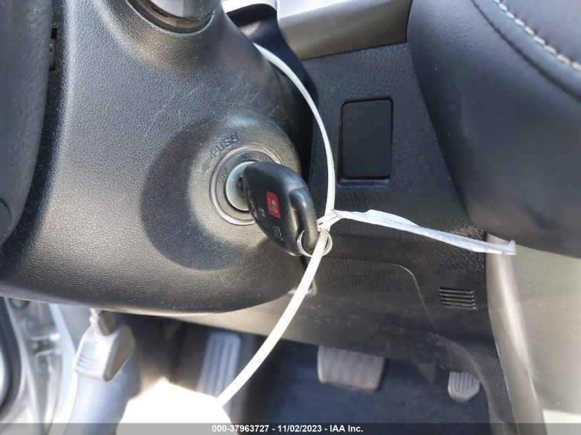 2015 TOYOTA RAV4 XLE - JTMWFREV6FD079712