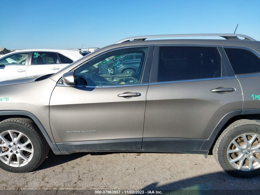 VIN 1C4PJLCB7HW586697 2017 JEEP CHEROKEE LATITUDE