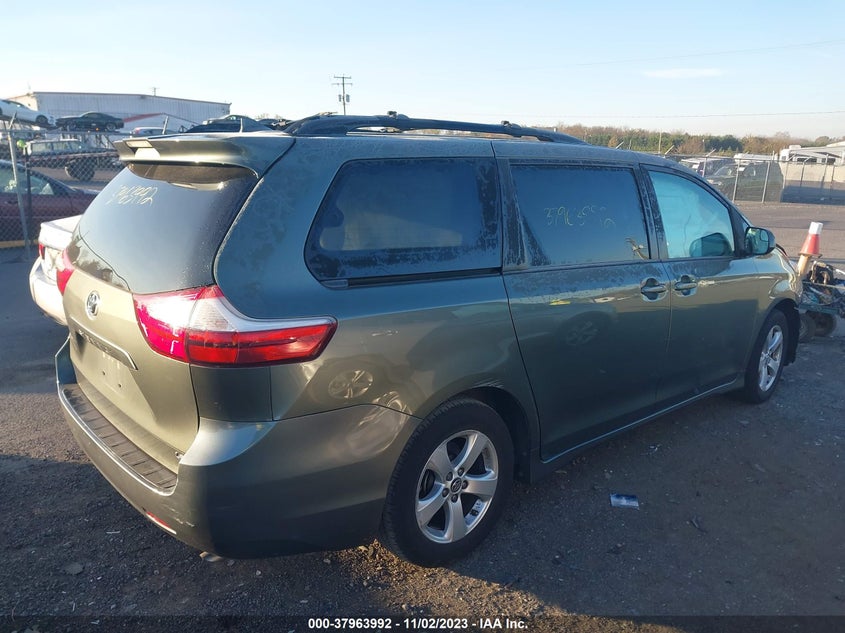 VIN 5TDKZ3DC2KS975992 2019 TOYOTA SIENNA LE