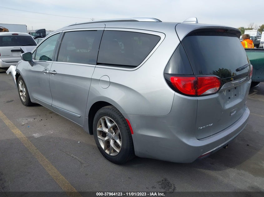 VIN 2C4RC1GG4JR185491 2018 CHRYSLER PACIFICA LIMITED