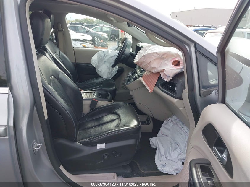 VIN 2C4RC1GG4JR185491 2018 CHRYSLER PACIFICA LIMITED
